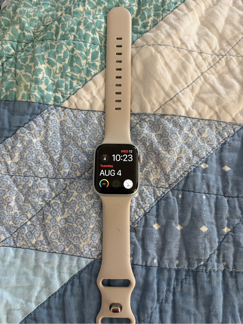 Apple Watch Series 4 40mm - Picture 1 of 2